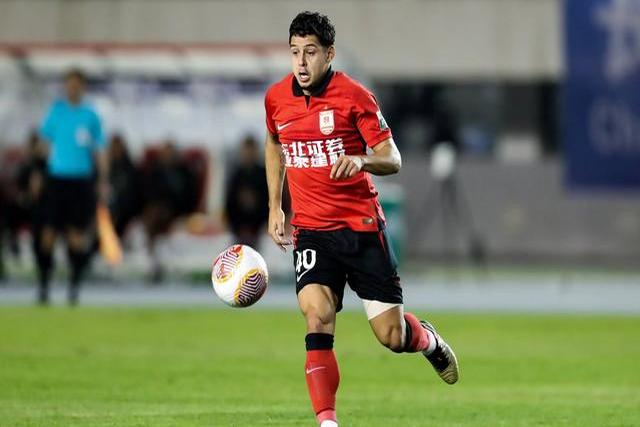 后防线坚不可摧，对手进攻力全被封堵