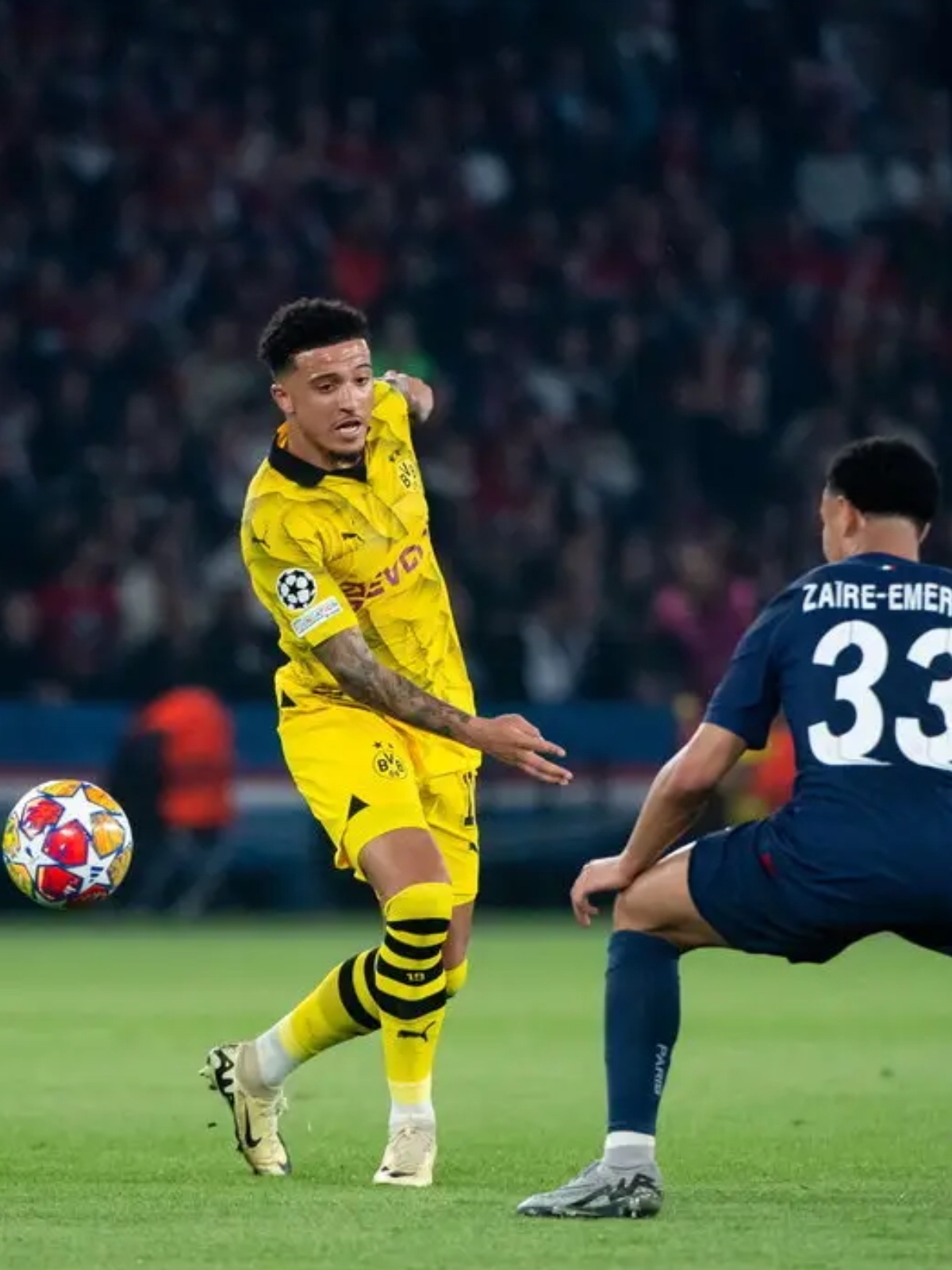 多特蒙德中场突破重围贡献关键助攻