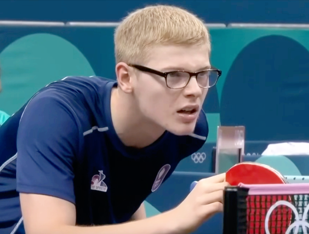 中国乒乓球队力克日本乒乓球队，奥恰洛夫完成帽子戏法