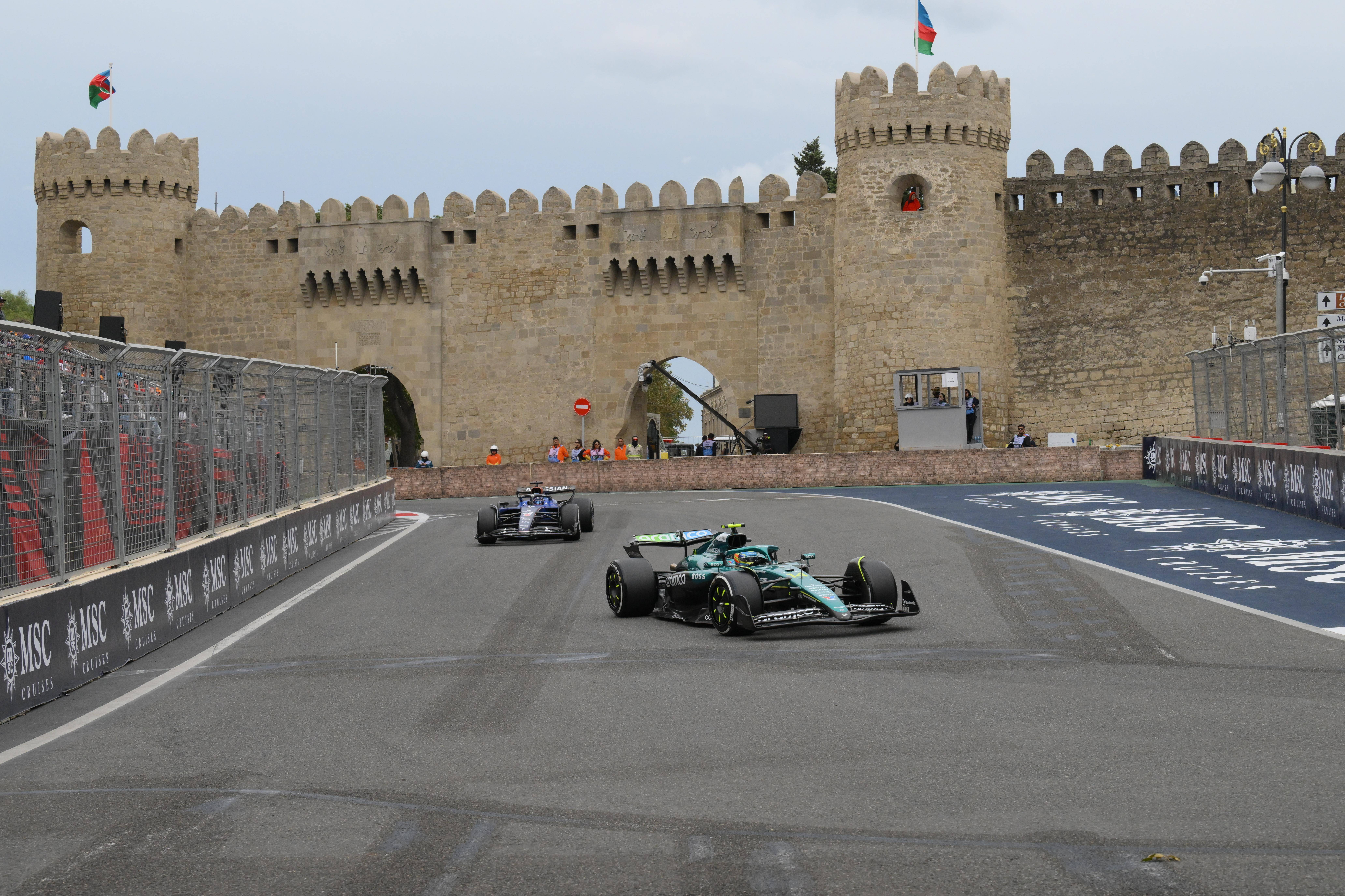 红牛车队逆转阿斯顿马丁,塞恩斯扛起全队 红牛车队逆转阿斯顿马丁,塞恩斯扛起全队