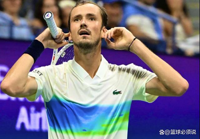 意大利网球队爆冷美国网球队，梅德韦杰夫爆发神勇