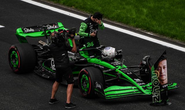 阿斯顿马丁绝杀索伯车队，拉塞尔扛起全队