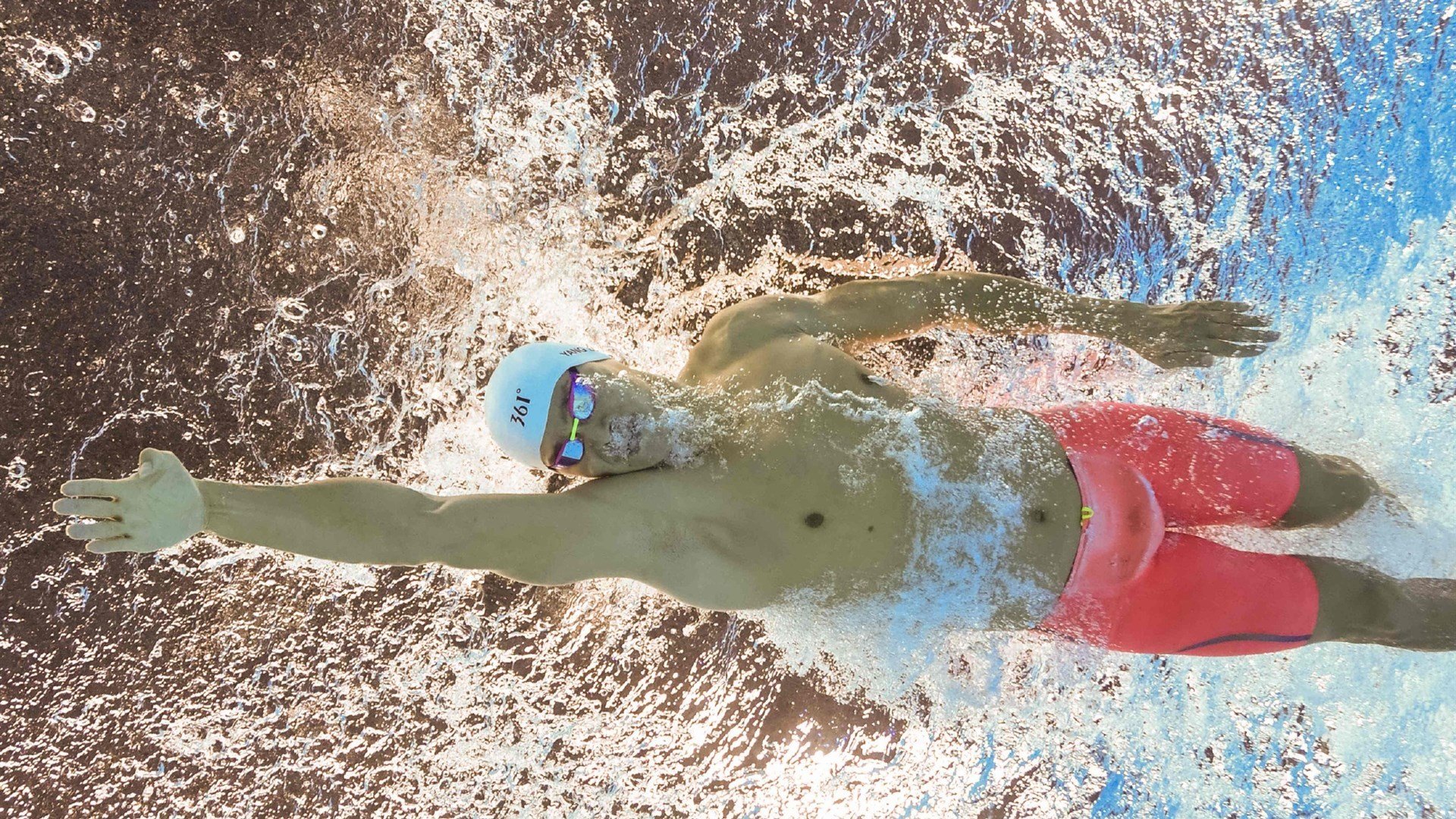 拉文关键三分定乾坤，湖人逆境掀翻猛龙显韧性