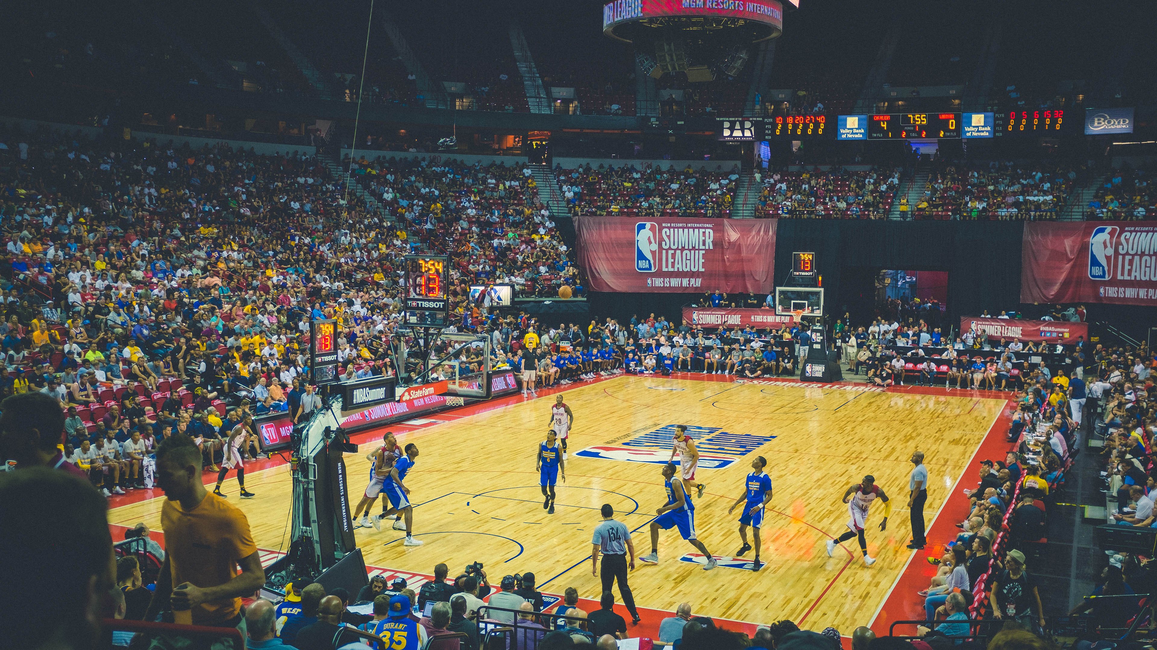 新王加冕,福克斯关键一击,勇士力克雄鹿锁定冠军之路